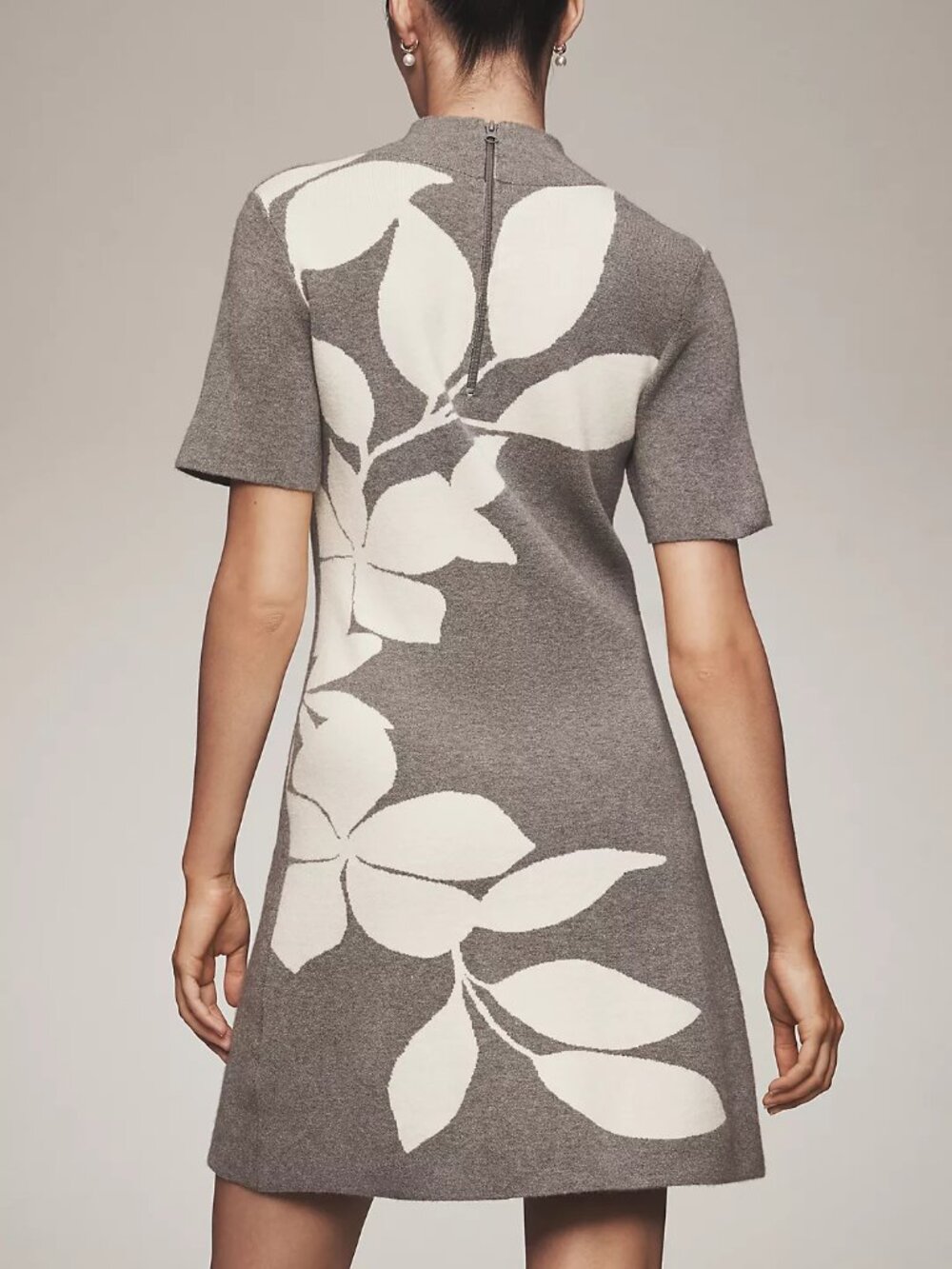 Anthropologie Nina Short-Sleeve Mock-Neck Mod Sweater Mini Dress Grey Floral XS - Picture 2 of 4